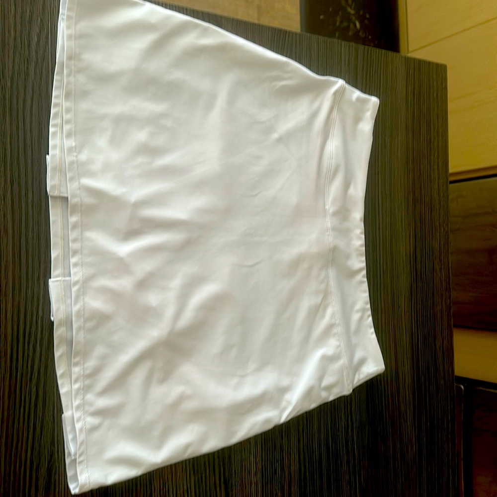 White pleated tennis or golf skirt skort built in shorts size medium Honour